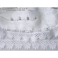 1" White Bridal Flowers Scalloped Edge Embossed Lace Trim TW107